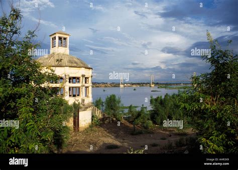 Bridge over the Zambezi river, Tete, Mozambique Stock Photo - Alamy