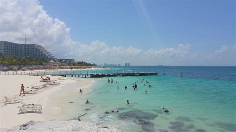 Cancun gorgeous white-sand beaches : Mexico | Visions of Travel