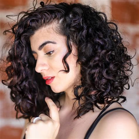 Short curly hair cheveux carré bouclés cheveux naturel | Carré plongeant cheveux bouclés ...