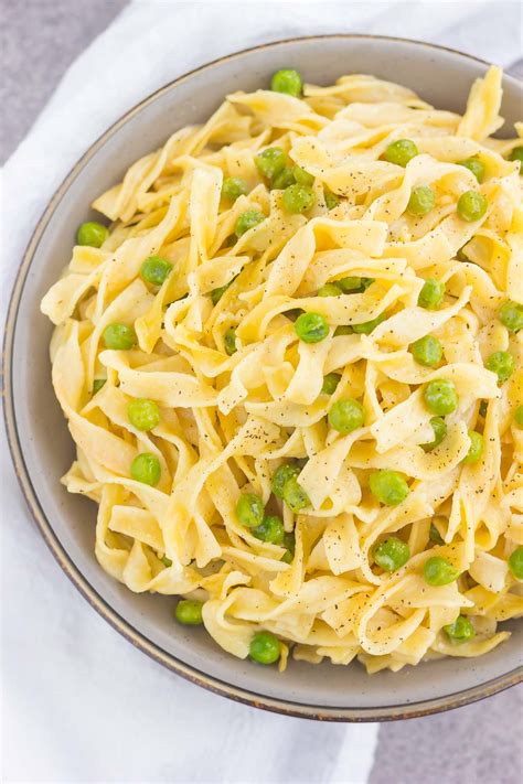 Buttered Egg Noodle Side Dish (with Peas!) - Pumpkin 'N Spice