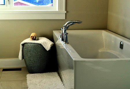 How to Clean a Bathtub Easy Way? | 3 Methods of Cleaning a Bathtub