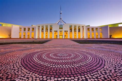 Canberra Attractions - Hop-On, Hop-Off City Tour