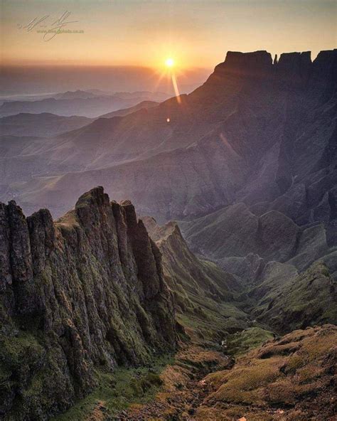 Sunrise, Witches Viewpoint, Drakensberg’s Amphitheatre. | Sunrise ...