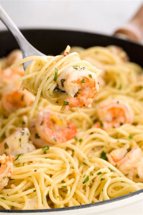 Garlicky Shrimp Scampi Spaghetti Is The Perfect 20-Minute Dinner | Recipe | Shrimp recipes easy ...