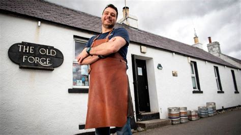 Knoydart community owns Britain's remotest mainland pub - BBC News