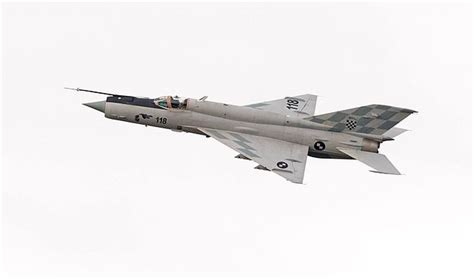 Mikoyan-Gurevich MiG-21 vs Chengdu J-7 | Comparison jet fighter ...