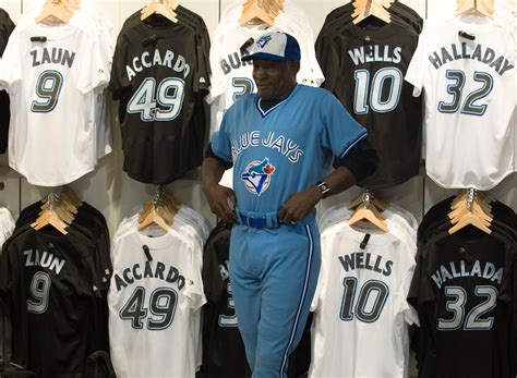 Rick Zamperin: Toronto Blue Jays turn back the clock with new uniforms | Globalnews.ca