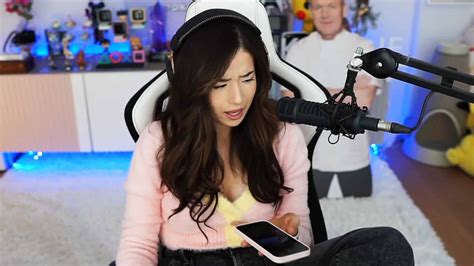 Pokimane has perfect response to thirsty Twitch fan asking for feet pics - Dexerto