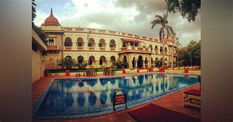 A Royal Experience: Visit This Palace-Style Hotel Near Hampi For The Perfect Weekend Getaway | LBB