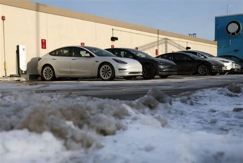 Tesla Owners' Tips on Charging in Extreme Cold - Business Insider