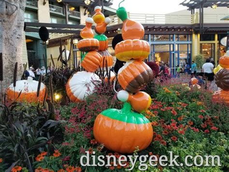 Pictures: Downtown Disney Halloween Decorations - The Geek's Blog @ disneygeek.com