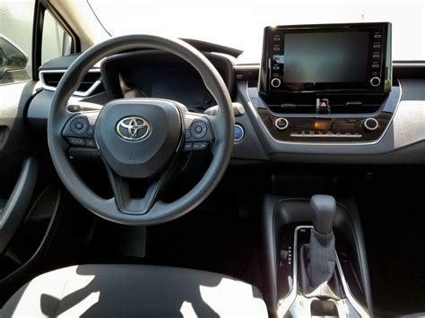 2020-Toyota-Corolla-Hybrid-interior - Crankshaft Culture