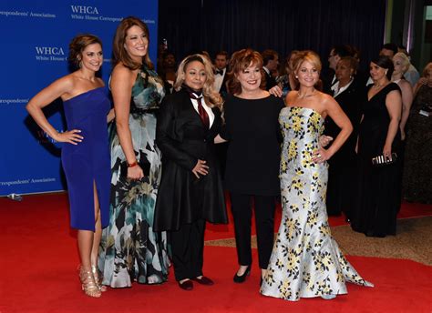 White House Correspondents' Dinner 2016 red carpet - CBS News