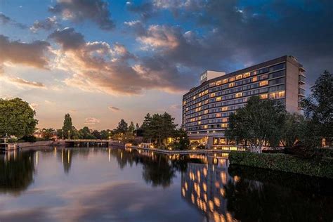 HILTON AMSTERDAM (Belanda) - Ulasan & Perbandingan Harga Hotel ...