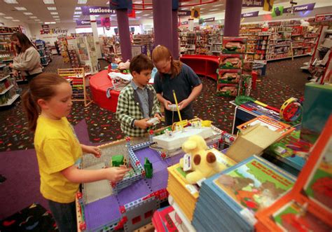 Mall stores that don't exist anymore - CBS News