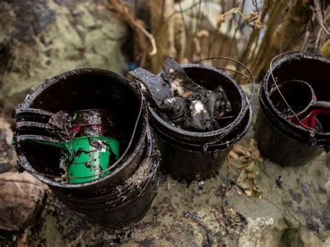 With pails and mugs, Philippine residents clean up oil spill - TODAY