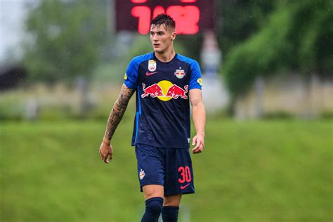 Download FC Red Bull Salzburg Benjamin Šeško Sports HD Wallpaper