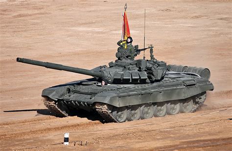 Main battle tank T-72B3 - AvtoTachki