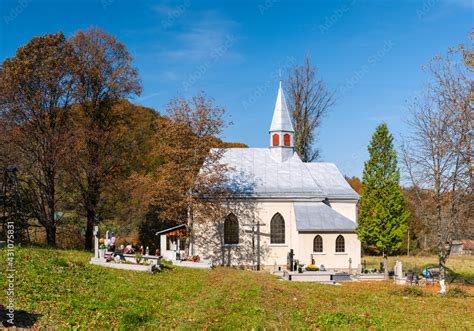 Kościół Rzymskokatolicki pw. Matki Bożej Szkaplerznej w Terce, Bieszczady, Polska / Roman ...