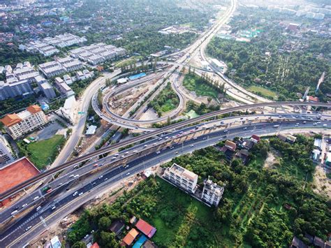 Gambar : jalan raya, jembatan penyeberangan, Pemandangan kota ...