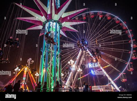 Fair ground rides at night - Goose fair Nottingham 2016 Stock Photo - Alamy