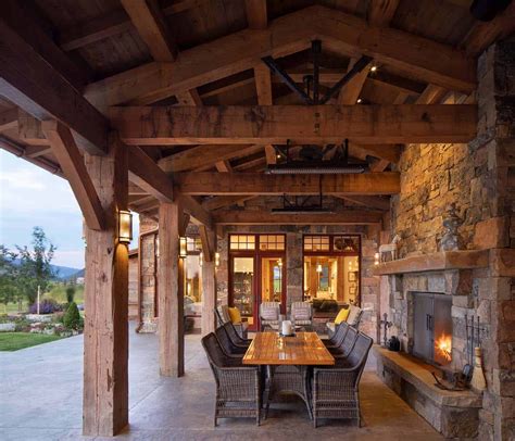 This ranch retreat overlooks a beautiful mountain landscape in Montana ...