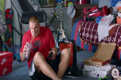 Gronk Being Gronk In New Commercial [VIDEO]