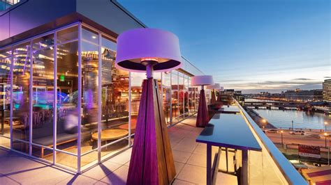 Lookout Rooftop Bar in Boston | The Envoy Hotel