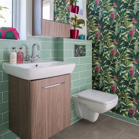 23 Striking Bathroom Wallpaper Ideas for Your Retreat