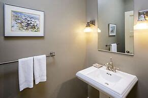 Hotel Larsmont Cottages, Two Harbors, United States of America - Lowest Rate Guaranteed!