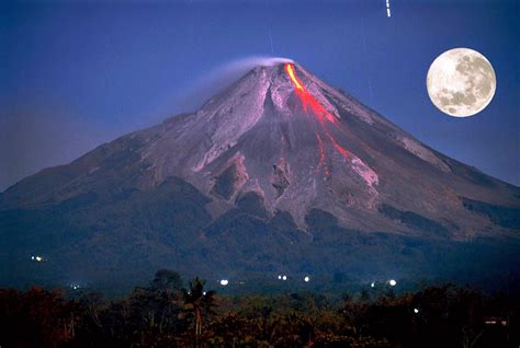 Major Eruption Imminent? Earthquake Swarms Reported At Mt. Hood, Mt. Rainier, And Mt. St. Helens ...