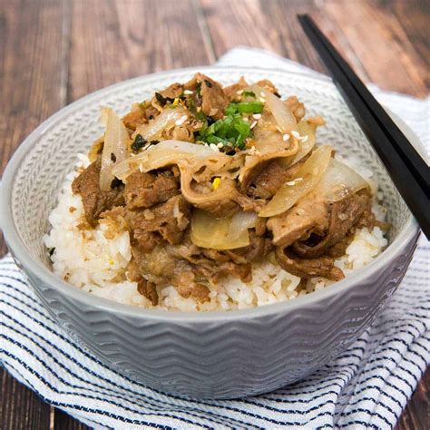 Gyudon (Japanese Beef Bowl - Yoshinoya Beef Copycat Recipe)