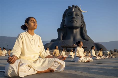 Retraite yoga à l'ashram de Sadhguru en Inde