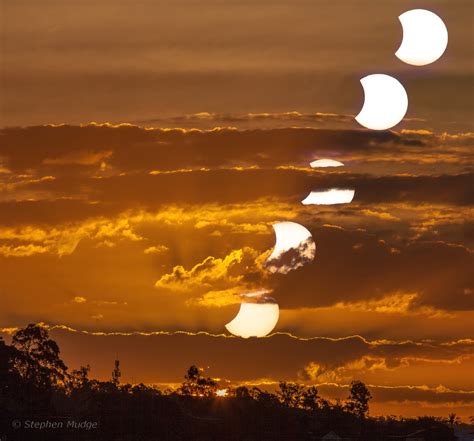 APOD: 2014 May 1 - Brisbane Sunset Moonset