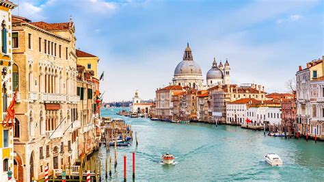 The Beauty of The Grand Canal in Venice, Italy - Traveldigg.com