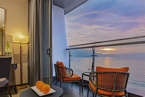 Premier Oceanfront – Le Sands Oceanfront Danang Hotel