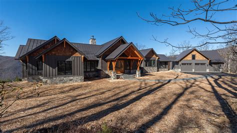 Blue Ridge Mountain Home: A Unique Hybrid Timber Frame