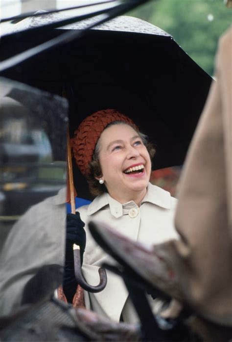 40 Times Queen Elizabeth Was Hilarious - Photos of Queen Elizabeth Laughing