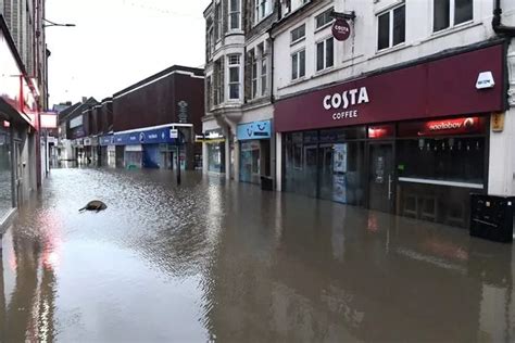 Storm Dennis: Pontypridd submerged under water as heavy flooding hits Welsh town - Mirror Online