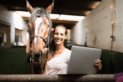 9 Best Online Equine Courses (Care, Training, Riding) - Horse Rookie