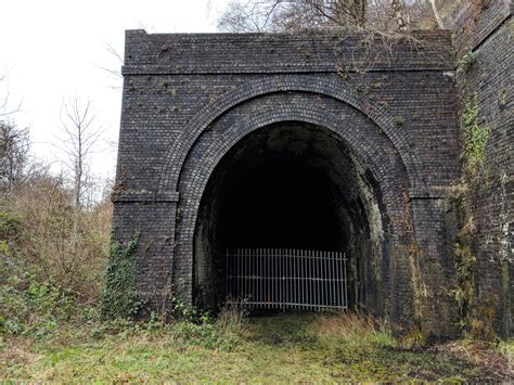 Abandoned Railway Tunnel. One of 4 on this Welsh Disused Railway (4032x3024)(oc). : r/AbandonedPorn