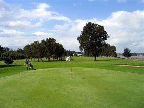 Nambucca Heads Island Golf Course - Nambucca Heads Green on Hole 1 looking back along the ...