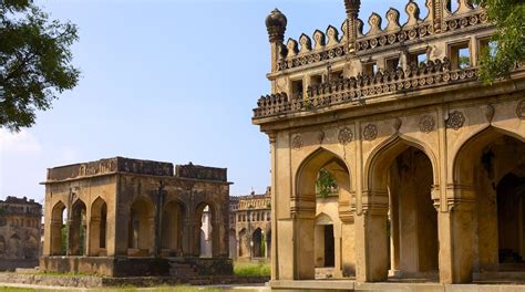 Qutub Shahi Tombs in Hyderabad | Expedia.co.in