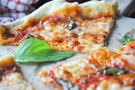 Margherita Pizza (5 Ingredients, vegetarian) - Honey, Whats Cooking