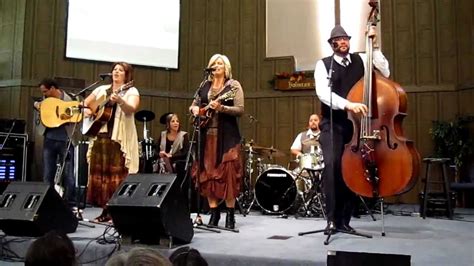 The Isaacs - Bluegrass Medley Encore - YouTube