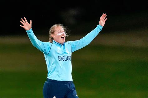 Sophie Ecclestone celebrates a wicket | ESPNcricinfo.com