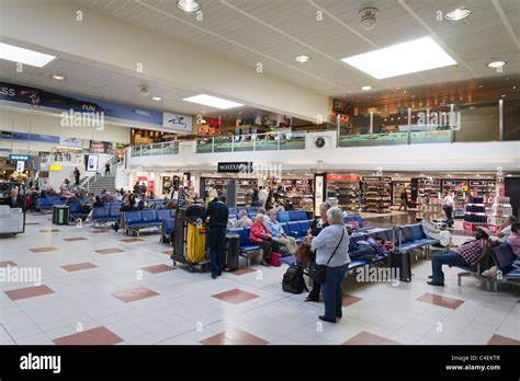 Gatwick - North Terminal departures, shops and restaurants in waiting Stock Photo, Royalty Free ...