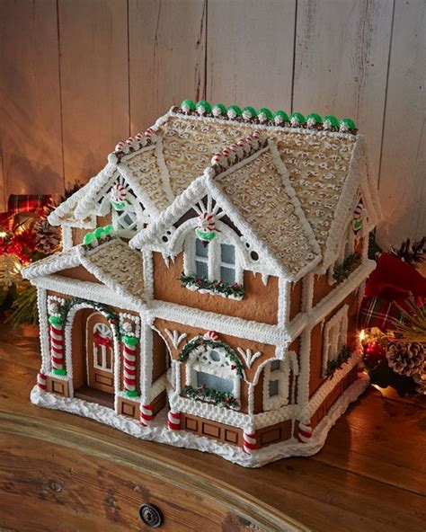 Amazing Traditional Christmas Gingerbread Houses - family holiday.net ...