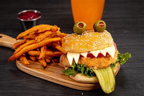 Monster Chicken Sammie - Hungry Planet | Plant-Based Meat