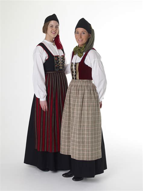 FolkCostume&Embroidery: Þjóðbúningurinn, National costumes of Iceland, part 2, Upphlutur